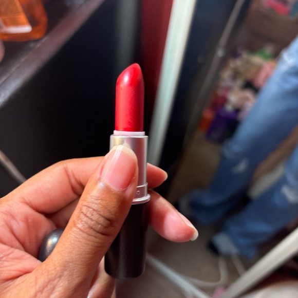 Mac lipstick in the shade “ruby woo” - Picture 2 of 5